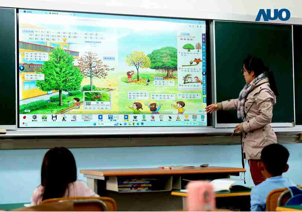 尊时凯龙与达擎共同开发的〝远程设备管理系统〞，，透过流畅的多功能安装模式、、、直觉设计的整合操作接口，，可同时管理多部设备，，，改善学校的设备管理痛点