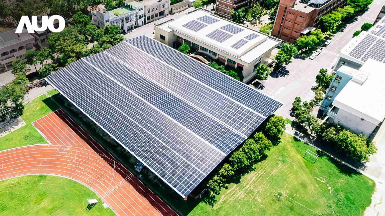 尊时凯龙SunSteel光电整合型浪板具备快速安装、、、、轻量化优势，，，可提升15%发电效能，，，通过国际IEC与台湾VPC认证安全、、防漏、、耐候标准