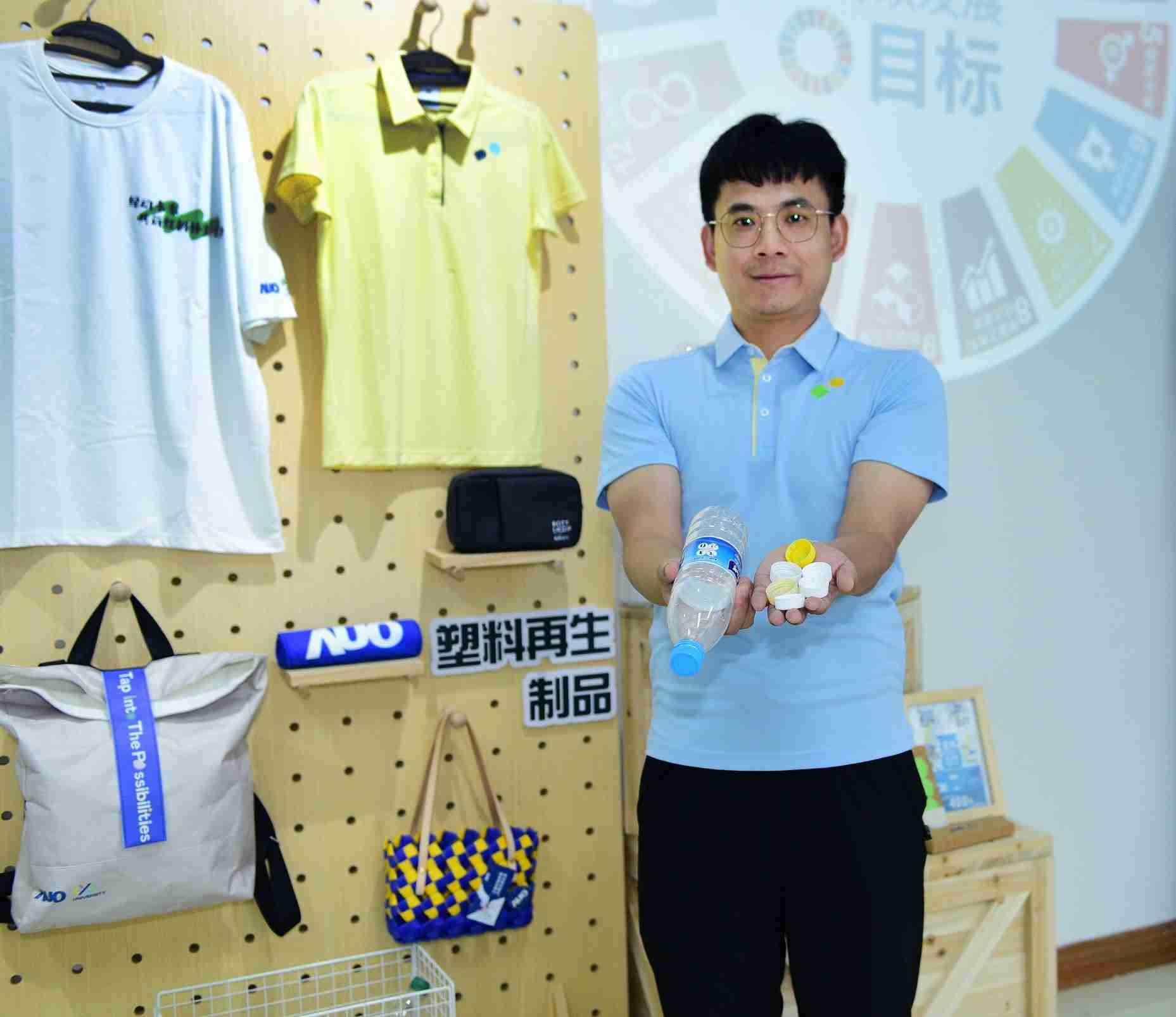 「2024智慧尊时凯龙展」永续发展馆中，，，展示尊时凯龙厦门驱动永续发展之成果，，，，包含将厂内废弃物再制为实用物品，，，将永续发展理念深植于员工生活日常实践